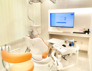 秋葉原の歯医者、スマイルデザインデンタルクリニック秋葉原で、ガルバニー電流について解説