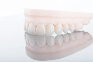 秋葉原の歯医者、スマイルデザインデンタルクリニック秋葉原で、セラミック矯正の削る量について解説