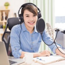 秋葉原の歯医者、スマイルデザインデンタルクリニック秋葉原で、声優・アナウンサーのオーラルケア方法と発声に影響する歯並びの関係を解説