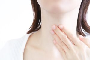 秋葉原の歯医者、スマイルデザインデンタルクリニック秋葉原で、声優・アナウンサーのオーラルケア方法と発声に影響する歯並びの関係を解説