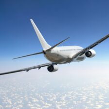 秋葉原の歯医者、スマイルデザインデンタルクリニック秋葉原で、時差ボケが口腔内に与える影響と海外旅行時のオーラルケアのポイントを解説